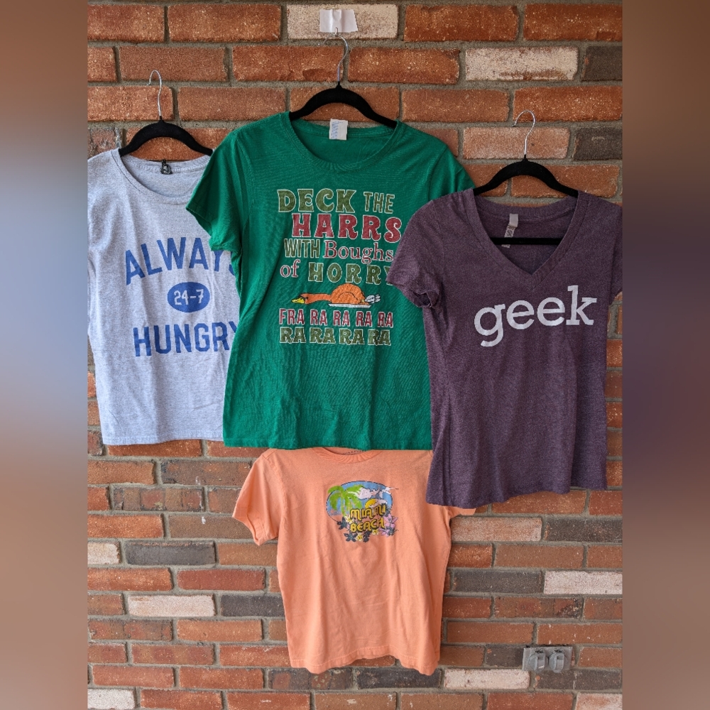 Tee-shirts Get All 4 Tops! Various Tee Shirts Medium